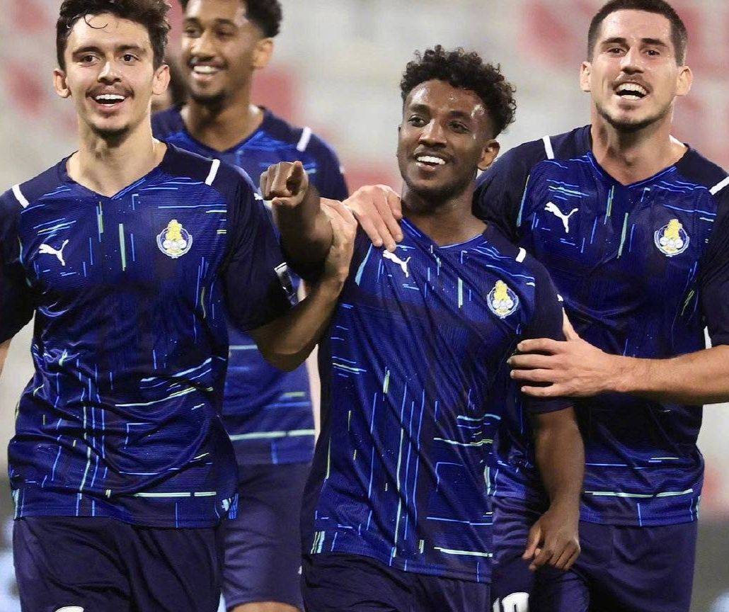 乐竞体育-包含亚特兰大训练开放日；集结日完成体检引欢呼；亚冠在即；年轻球员得到机会的词条